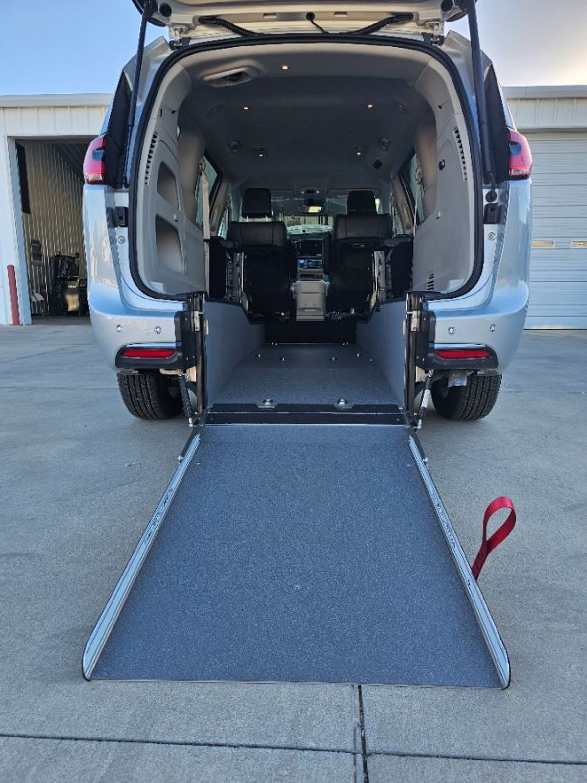 Silver Chrysler Pacifica image number 6