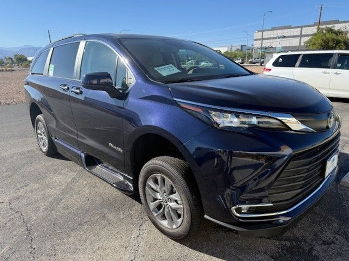 2024 TOYOTA SIENNA - Image 7