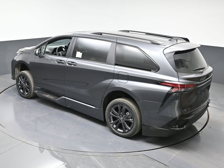 New 2025 Toyota Sienna Hybrid XSE Sport - BraunAbility Side Entry Entry In Floor Automatic Ramp