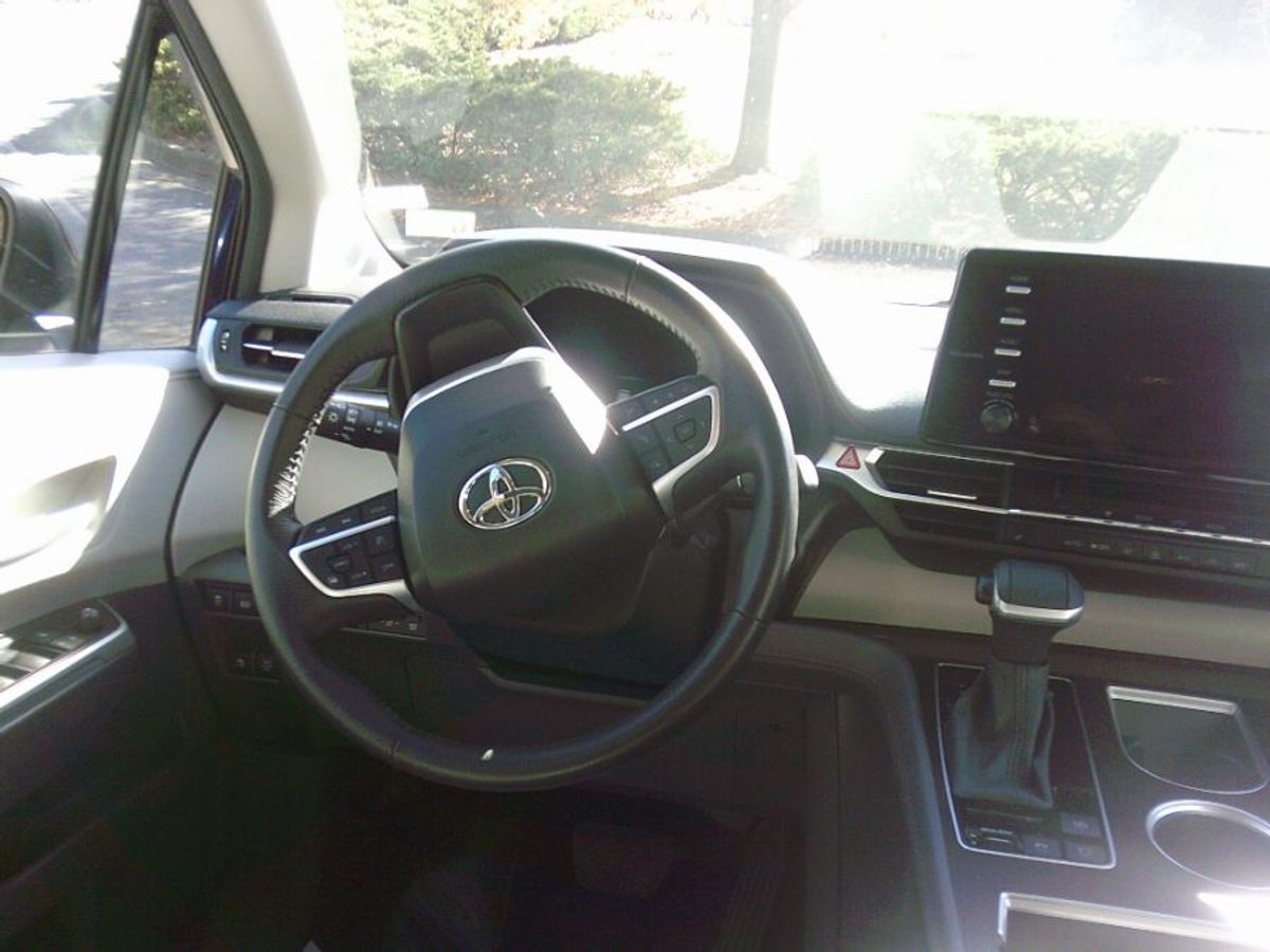 2024 TOYOTA SIENNA - Image 11