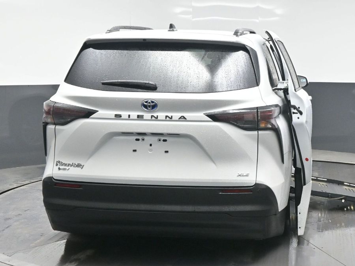 2025 TOYOTA SIENNA - Image 6