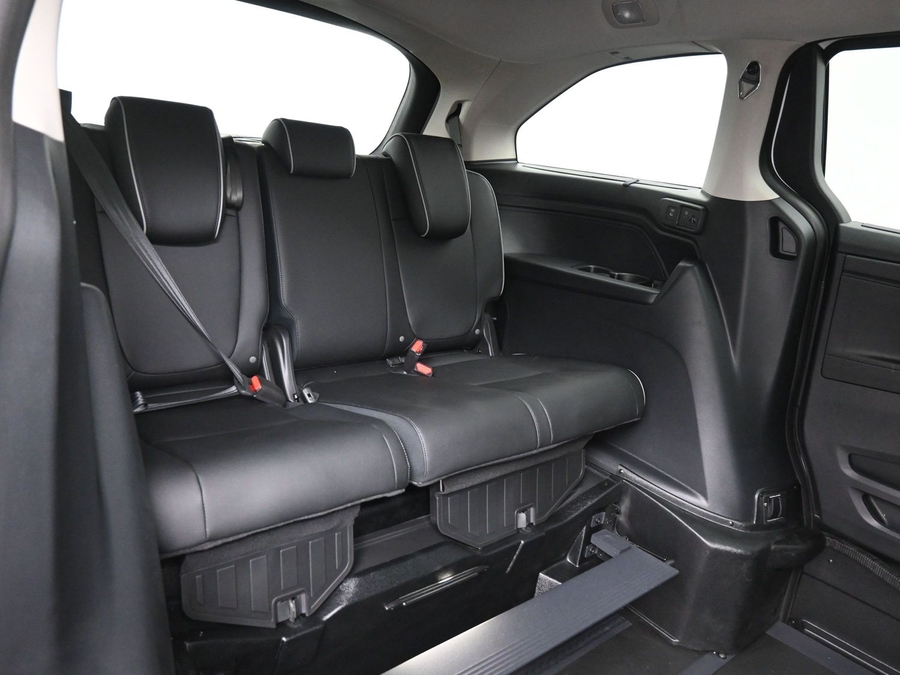 White Honda Odyssey image number 6