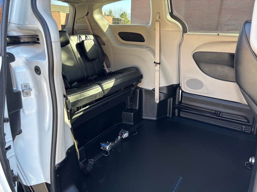 Used 2024 Chrysler Pacifica Touring L - BraunAbility Side Entry Entry Fold Out Automatic Ramp