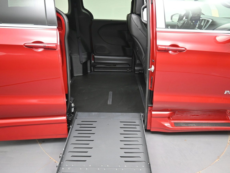 Red Chrysler Pacifica image number 18