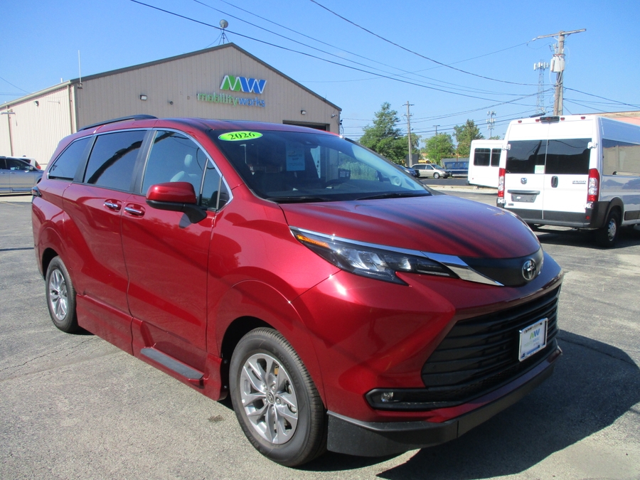 Red Toyota Sienna image number 1