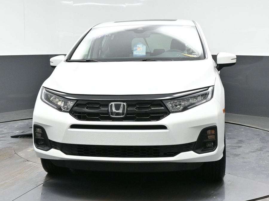 White Honda Odyssey image number 1