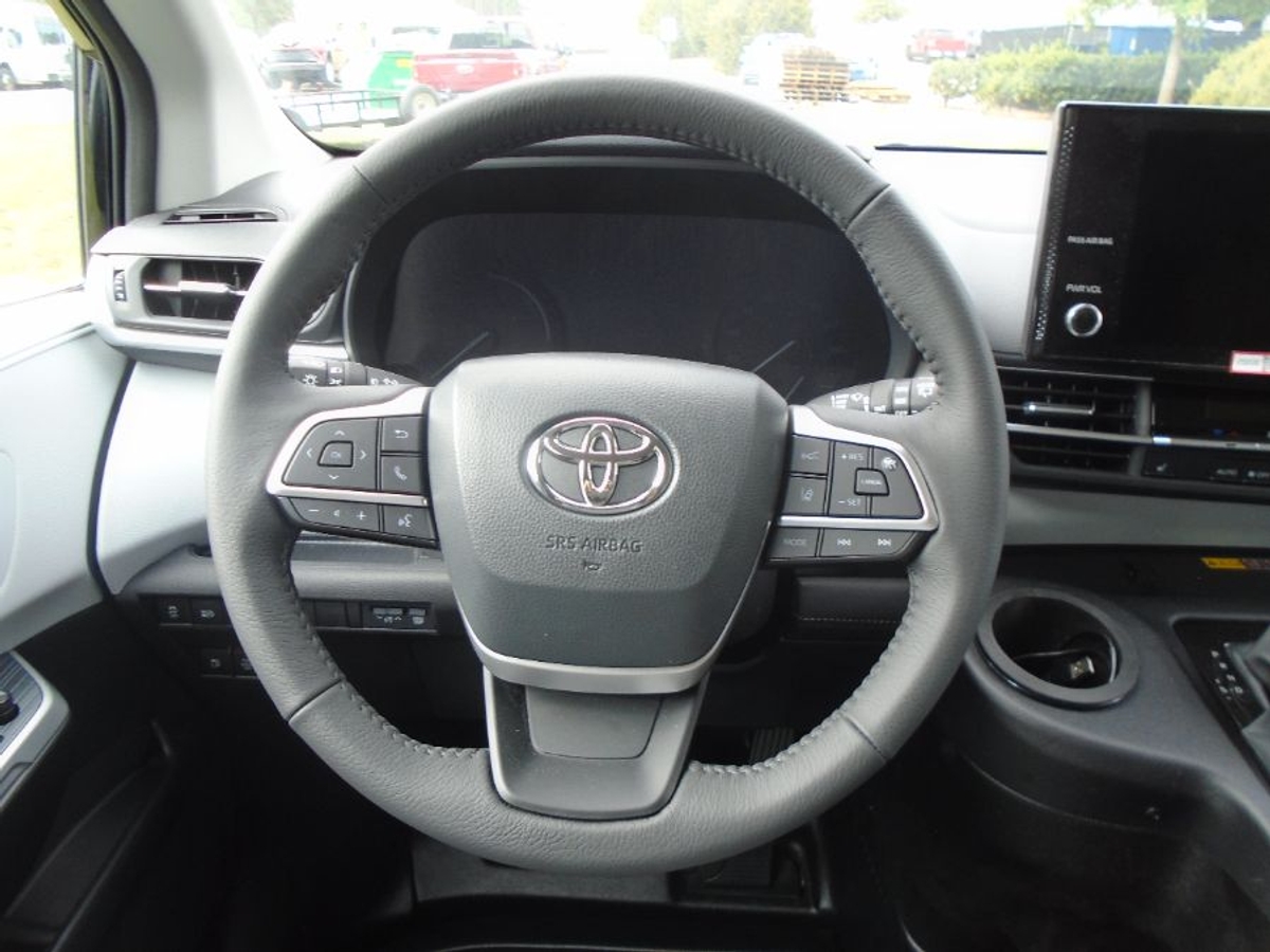 2025 TOYOTA SIENNA - Image 4