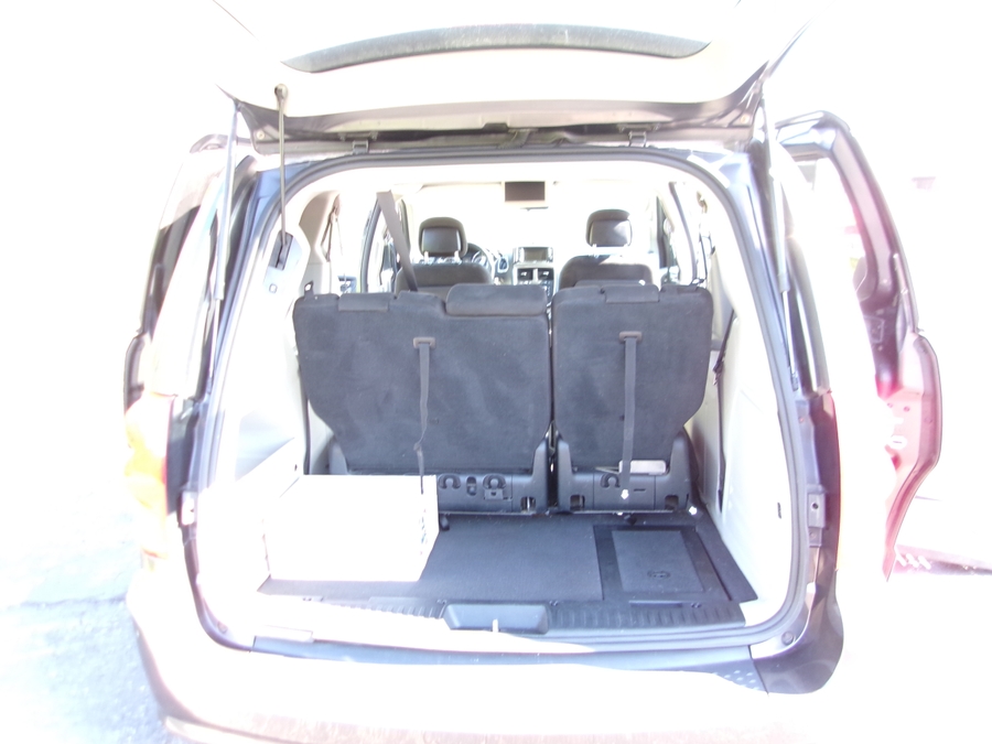 Grey Dodge Grand Caravan image number 2