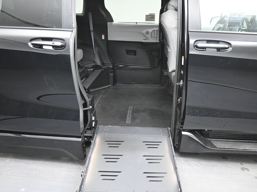 Black Toyota Sienna image number 11