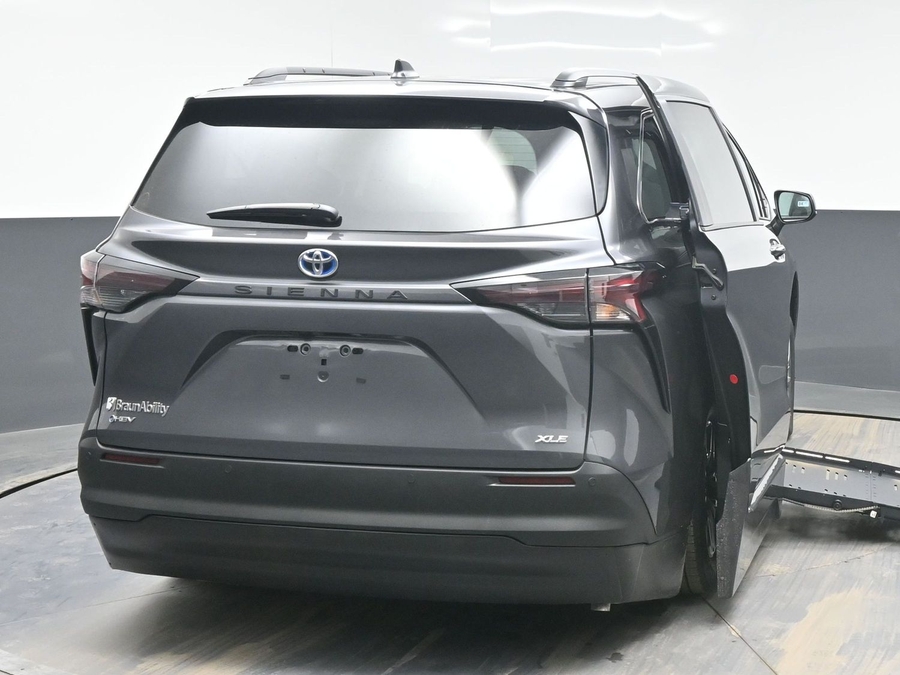 New 2025 Toyota Sienna Hybrid XLE Plus - BraunAbility Side Entry Entry Fold Out Automatic Ramp