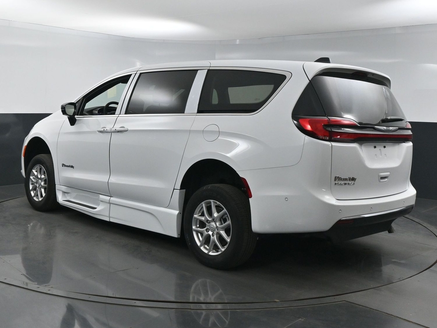 New 2025 Chrysler Pacifica Select Safety - BraunAbility Side Entry Entry Fold Out Automatic Ramp