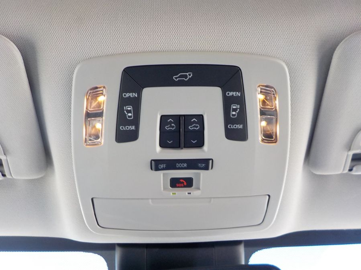 2025 TOYOTA SIENNA - Image 39