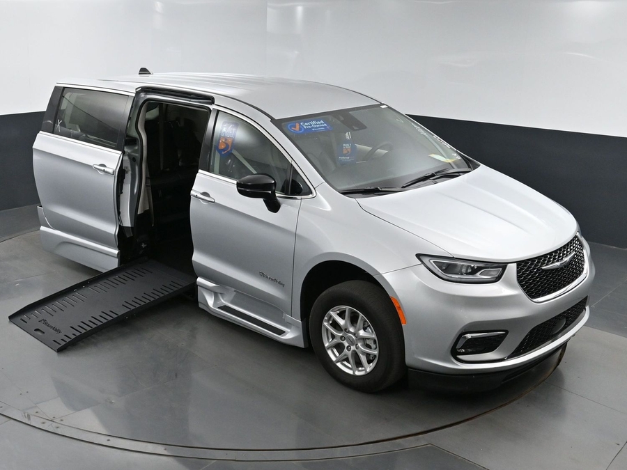 Used 2024 Chrysler Pacifica Touring L - BraunAbility Side Entry Entry Fold Out Automatic Ramp