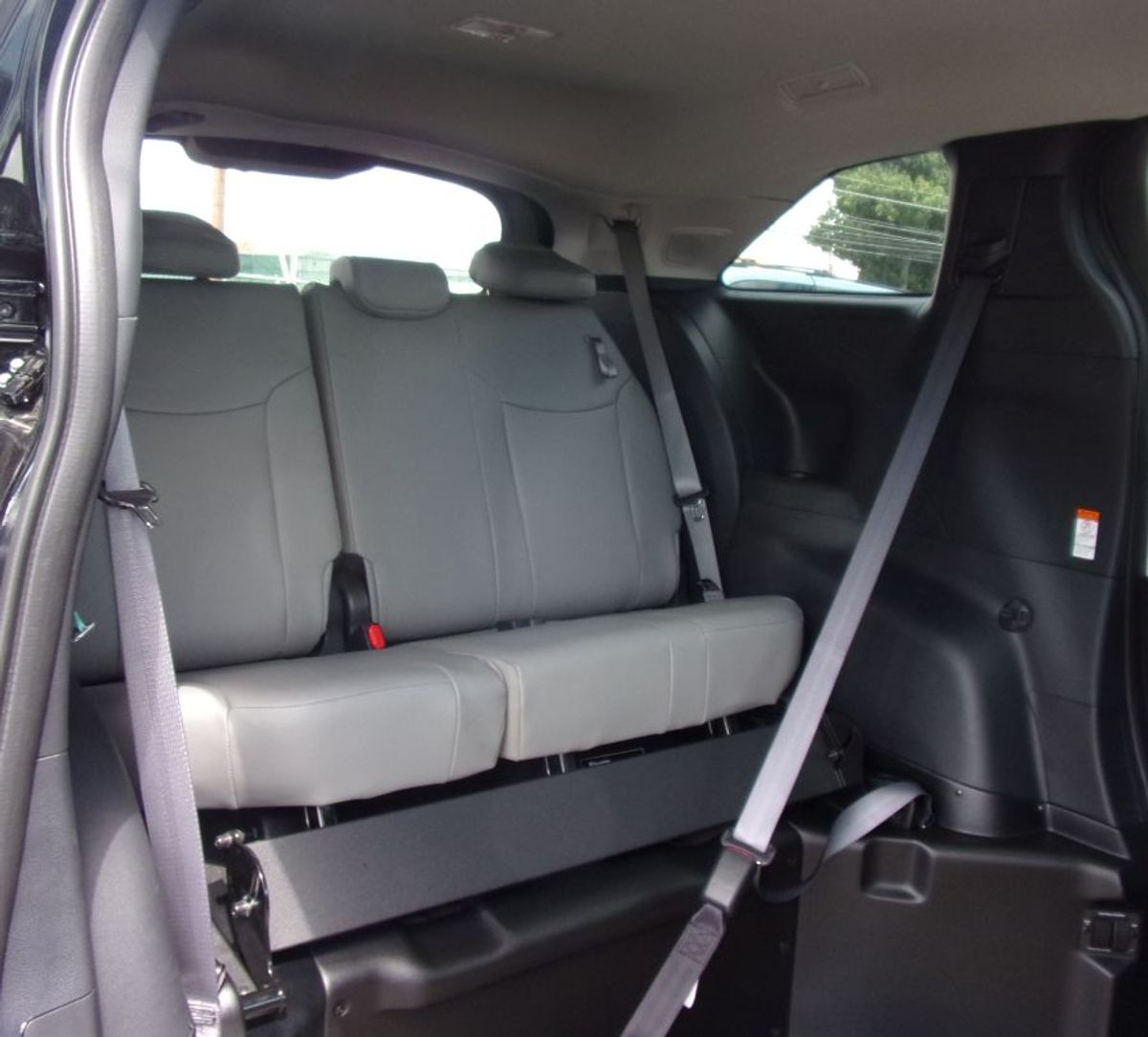 Black Toyota Sienna image number 16