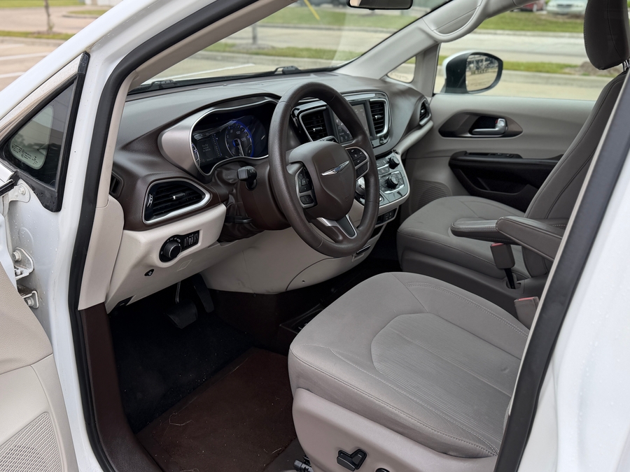 Used 2018 Chrysler Pacifica Touring - VMI Side Entry Entry In Floor Automatic Ramp