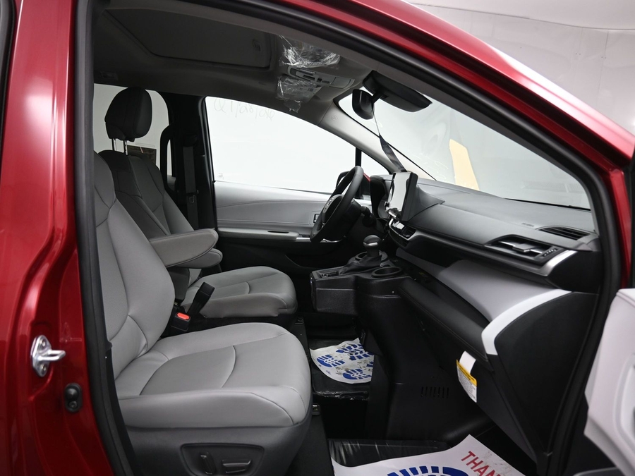 New 2025 Toyota Sienna Hybrid XLE Plus - BraunAbility Side Entry Entry Fold Out Automatic Ramp