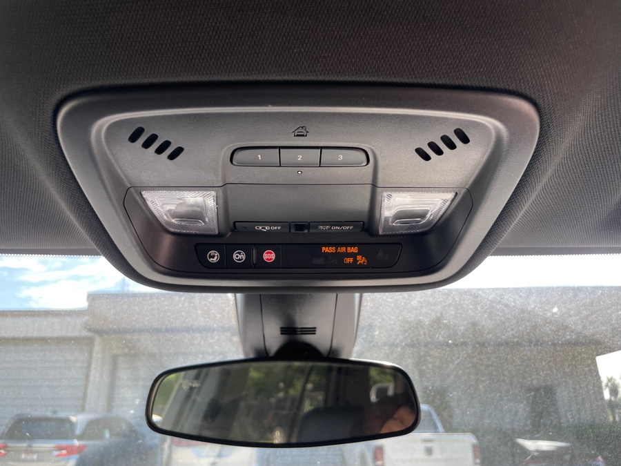 Red Chevrolet Traverse image number 9