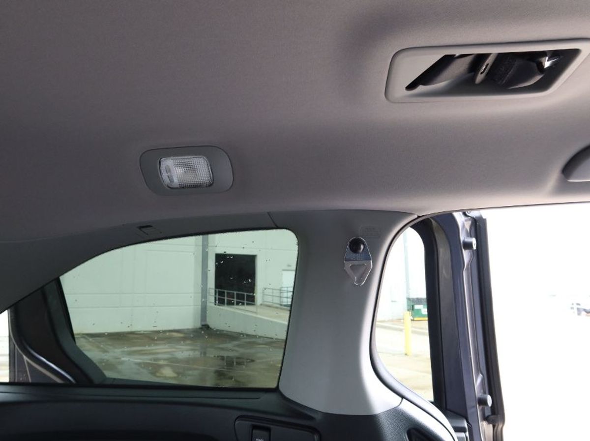 Grey Honda Odyssey image number 14