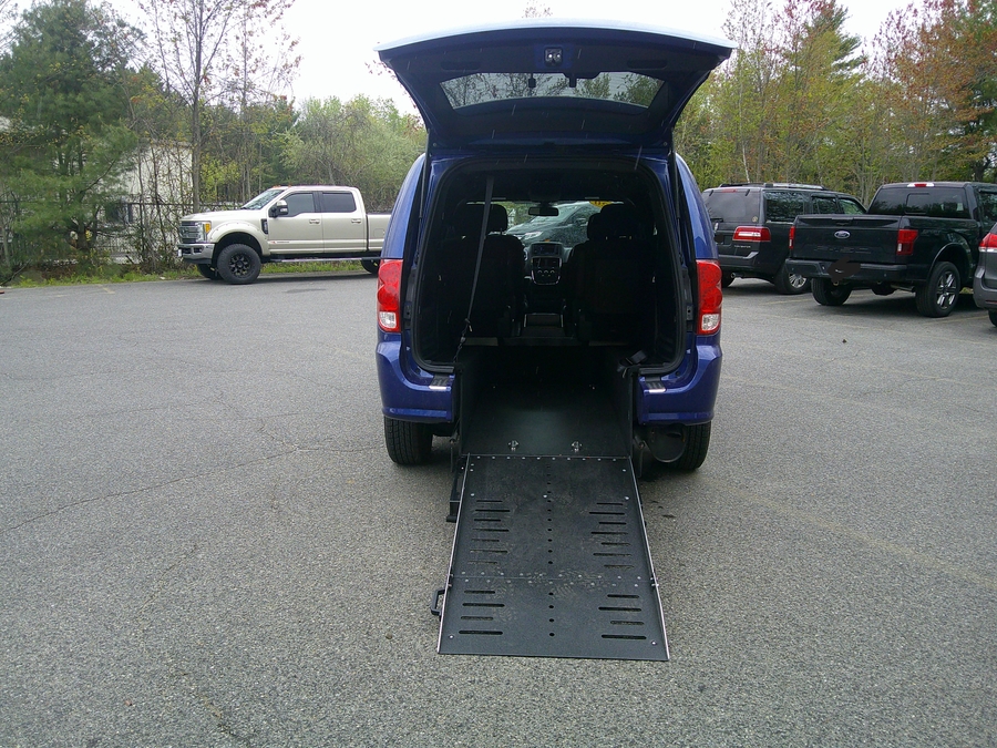 Blue Dodge Grand Caravan image number 8