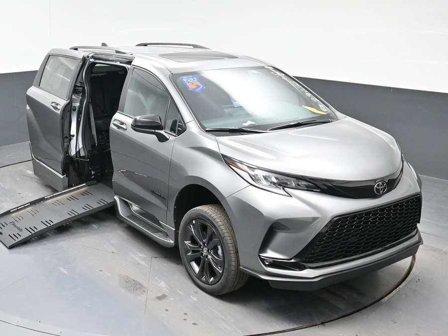 New 2026 Toyota Sienna Hybrid XSE Sport - BraunAbility Side Entry Entry Fold Out Automatic Ramp