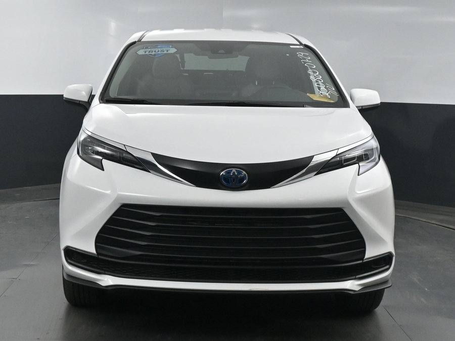 New 2025 Toyota Sienna Hybrid LE - BraunAbility Commercial Rear Entry Entry Fold Out Manual Ramp