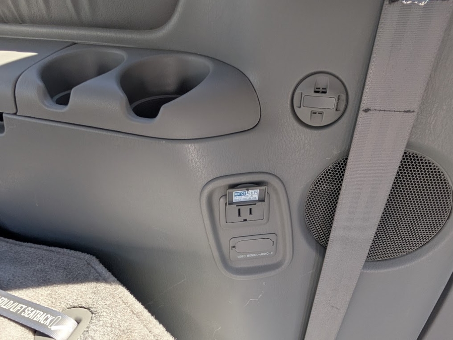 Used 2008 Toyota Sienna XLE Base - BraunAbility Side Entry Entry Fold Out Automatic Ramp