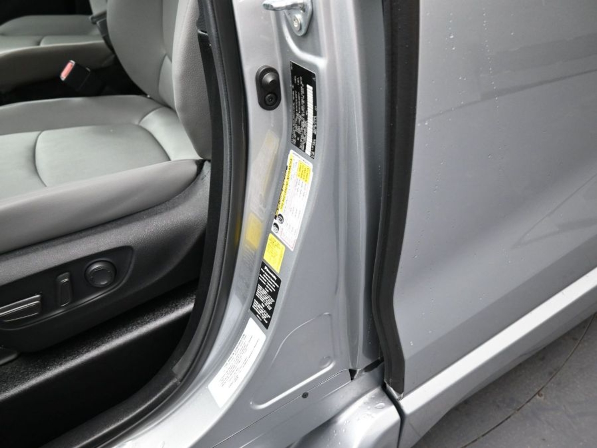 2025 TOYOTA SIENNA - Image 17