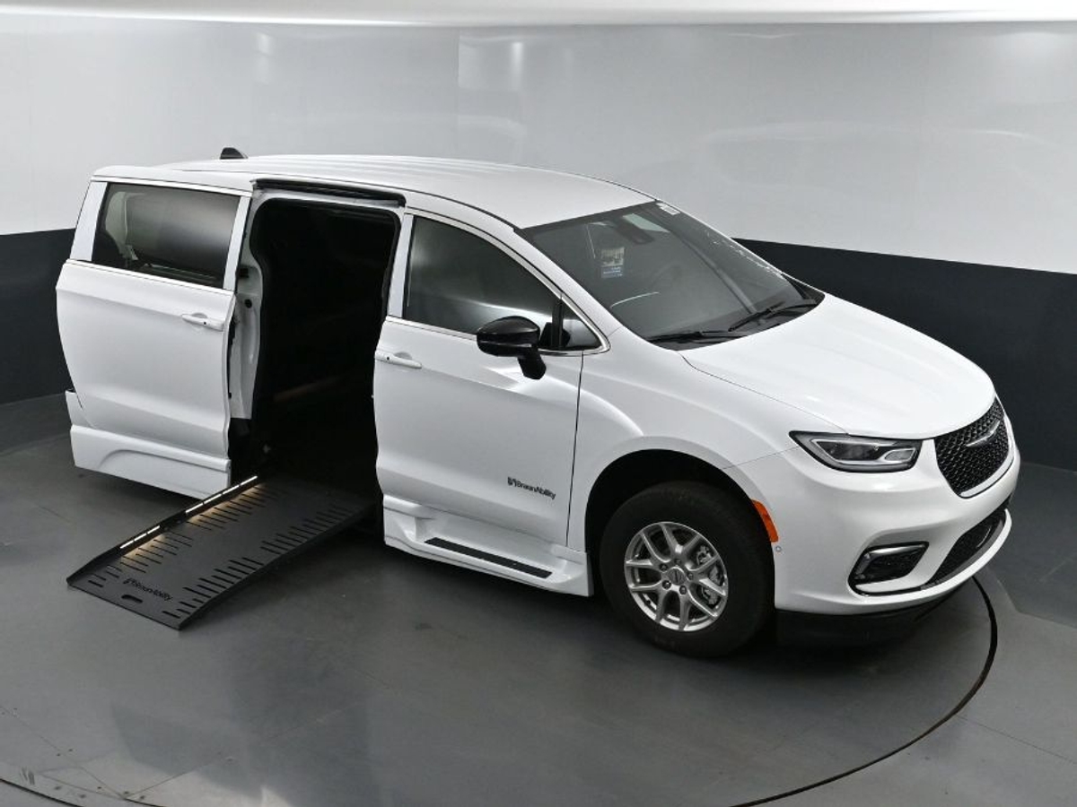 2025 CHRYSLER PACIFICA - Image 23
