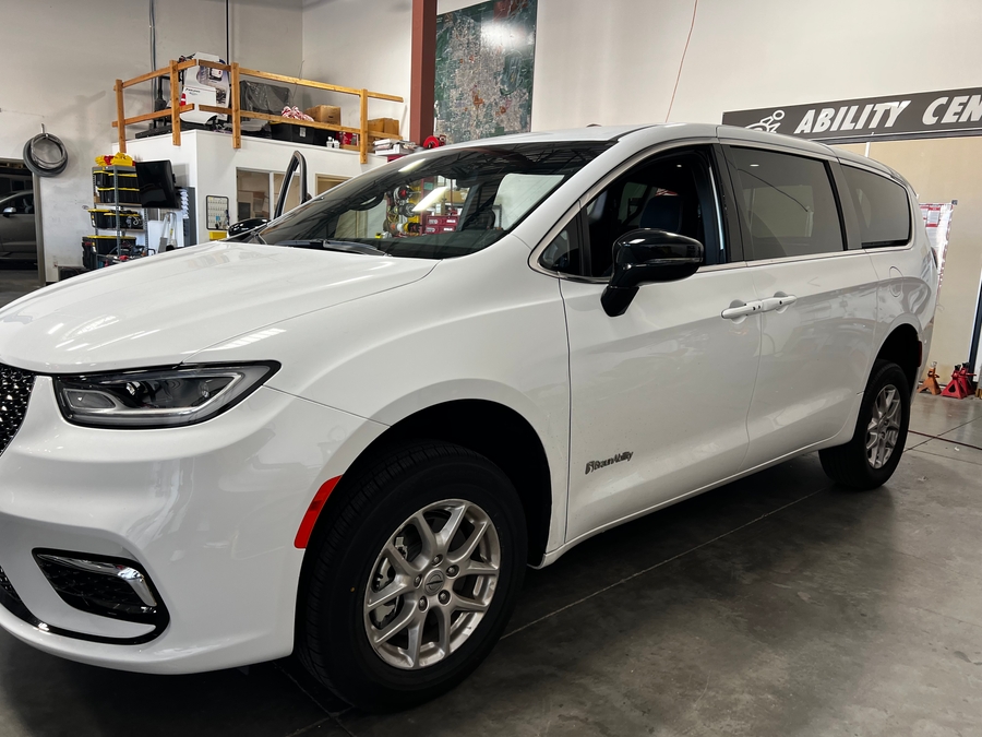 2024 Chrysler Pacifica's photo