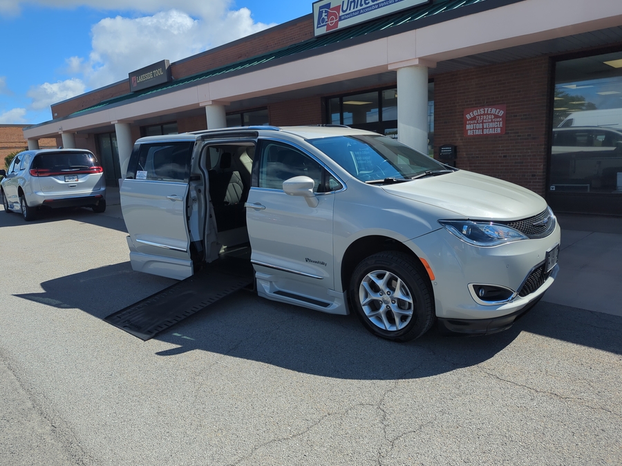 Used 2020 Chrysler Pacifica Touring L Plus - BraunAbility Side Entry In Floor Automatic Ramp