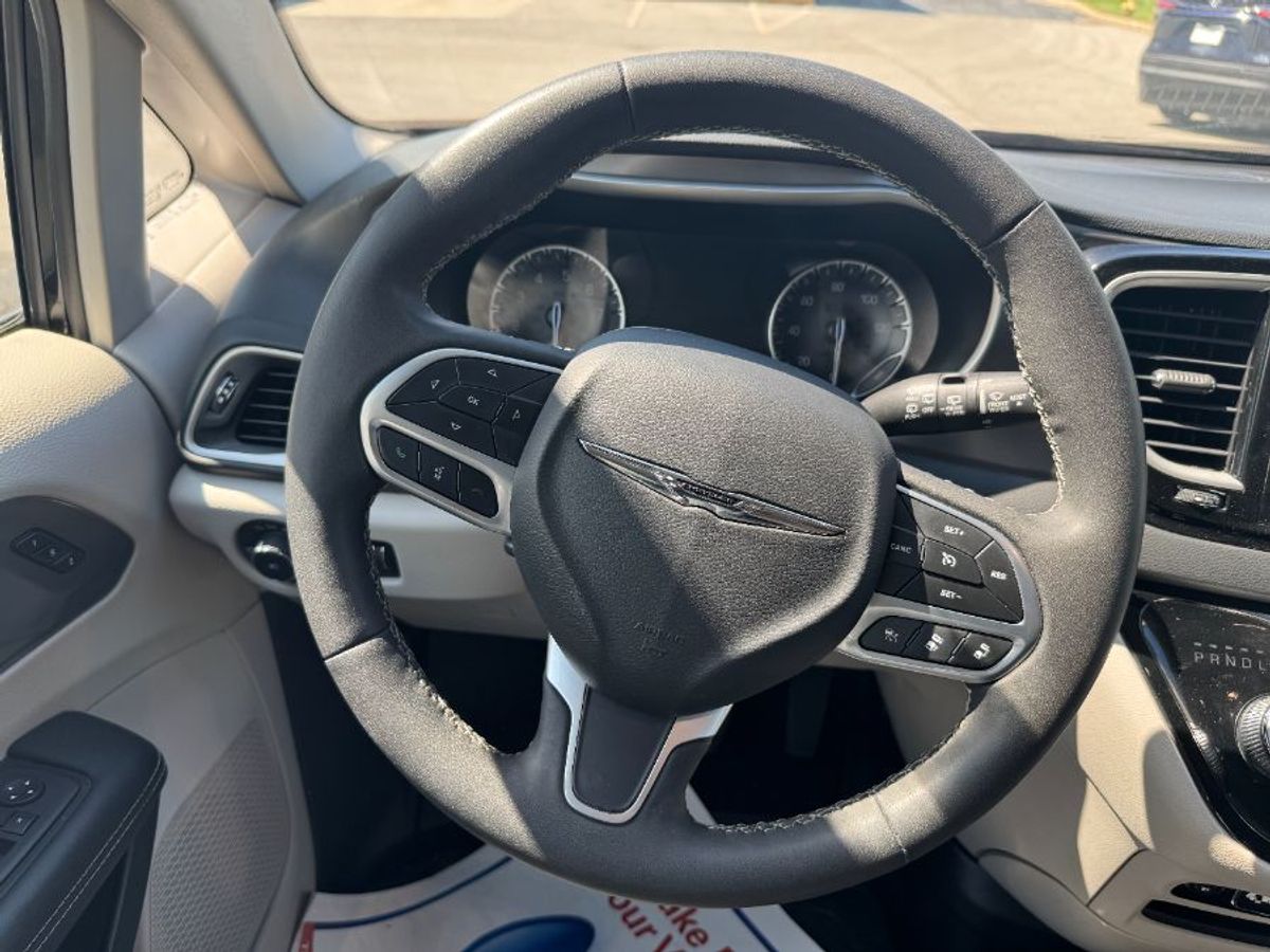 2023 CHRYSLER PACIFICA - Image 8