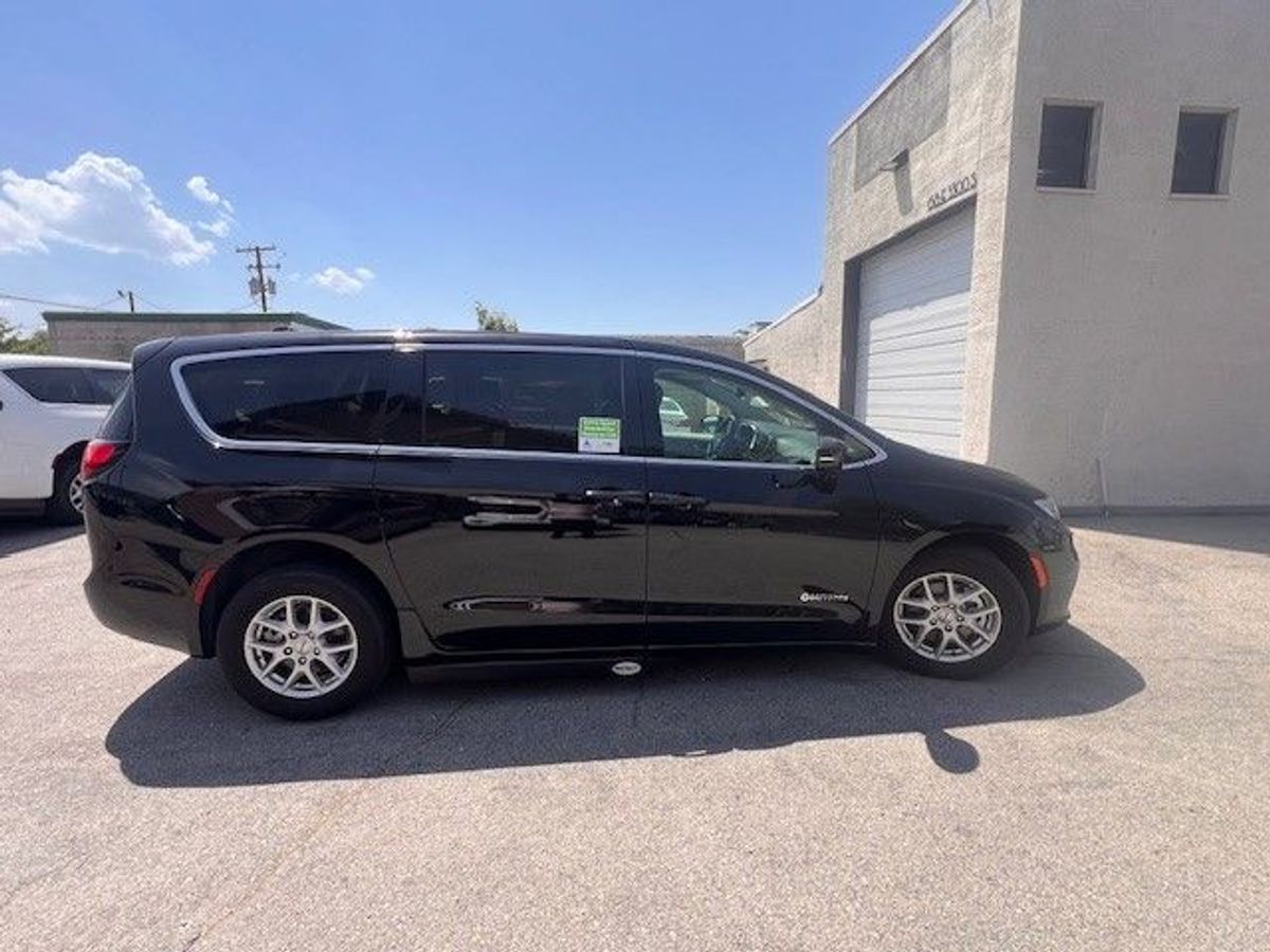 Black Chrysler Pacifica with Side Entry Automatic Fold Out ramp