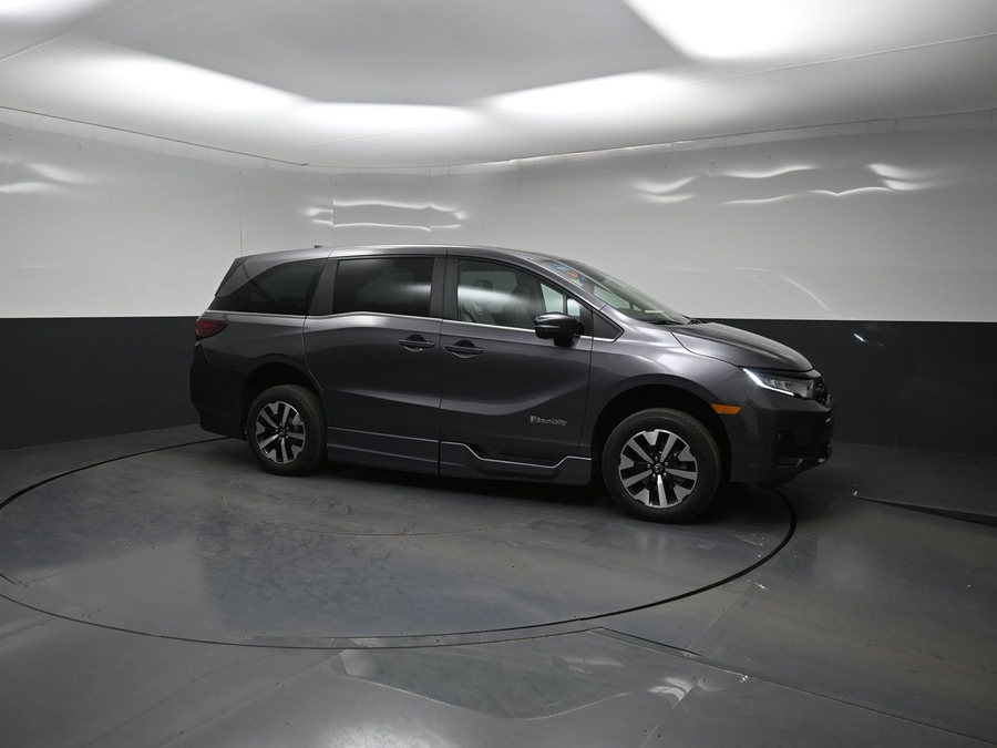 Grey Honda Odyssey image number 15