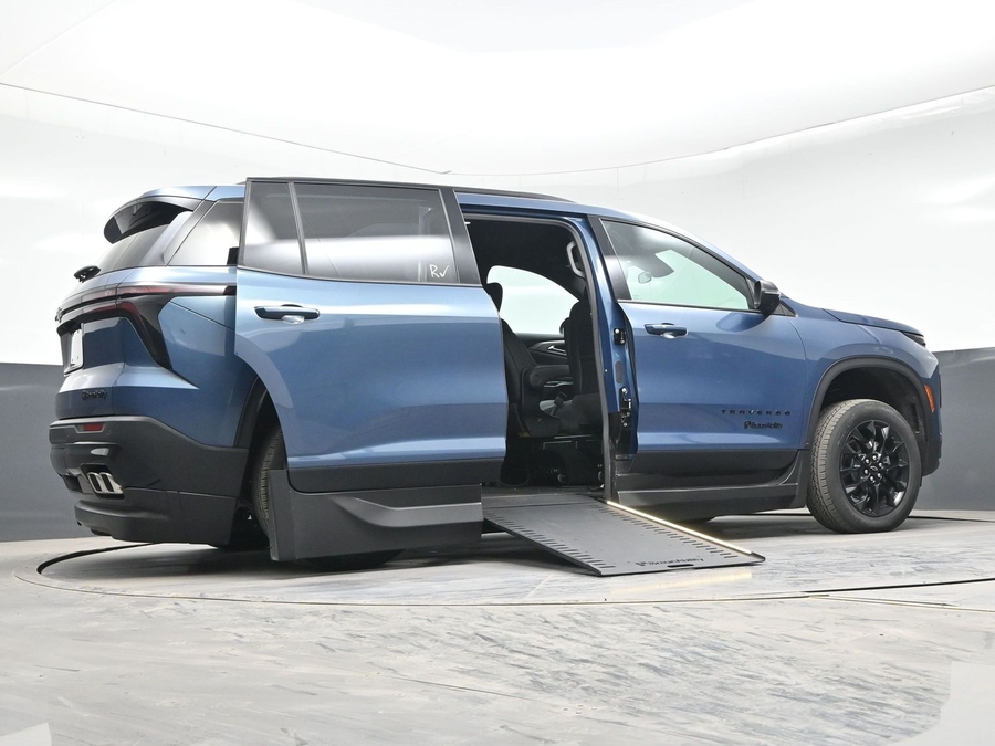 New 2025 Chevrolet Traverse 1LT Midnight - BraunAbility Side Entry Entry In Floor Automatic Ramp
