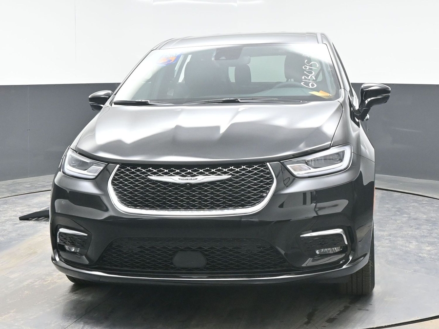 Black Chrysler Pacifica image number 1