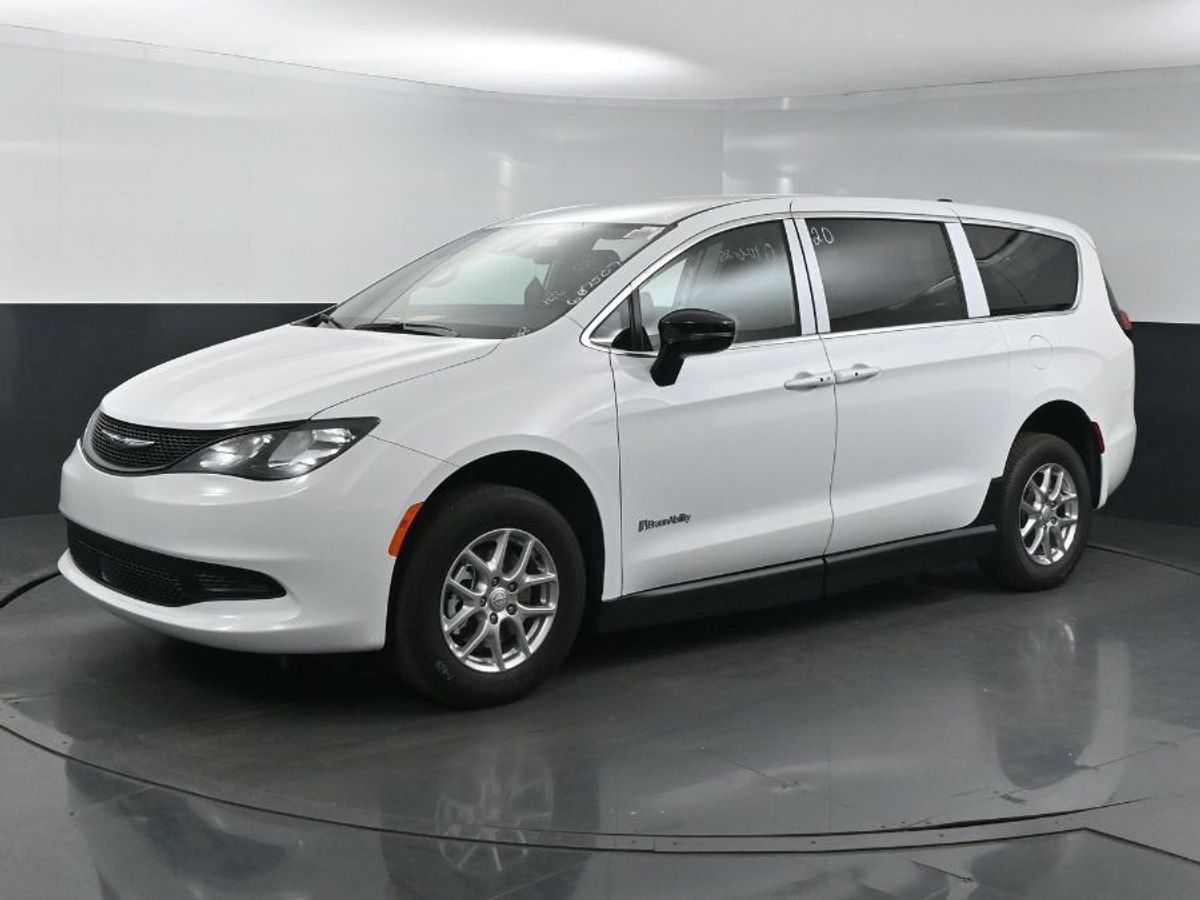 2025 CHRYSLER VOYAGER - Image 4