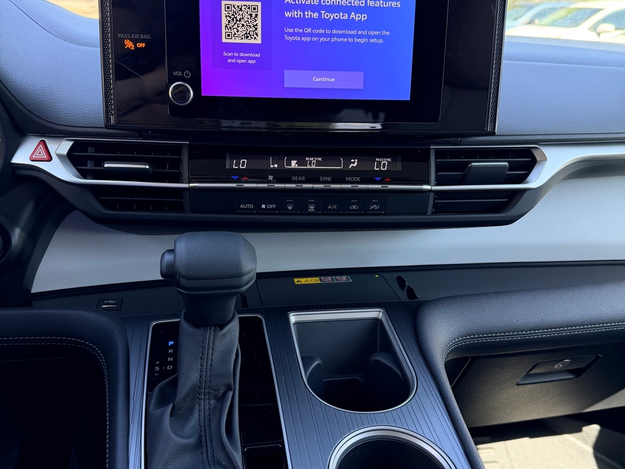 New 2026 Toyota Sienna Hybrid LE - BraunAbility Commercial Rear Entry Fold Out Manual Ramp