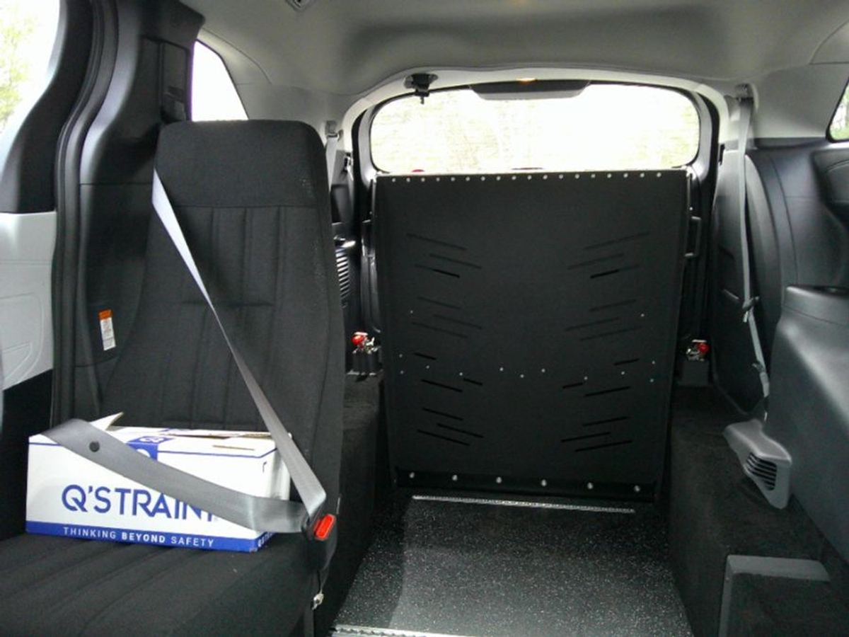 White Toyota Sienna image number 13