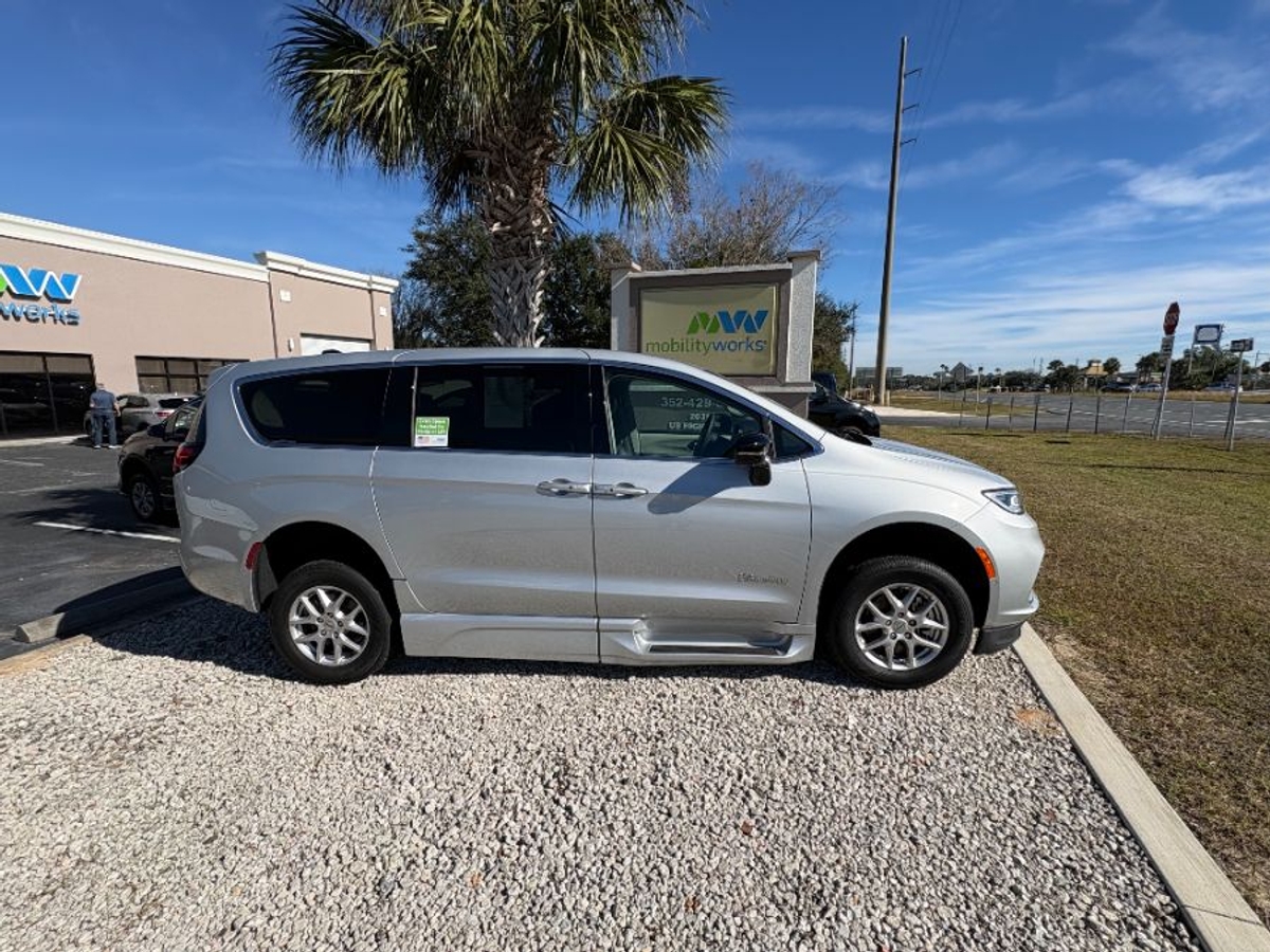 2024 CHRYSLER PACIFICA - Image 18