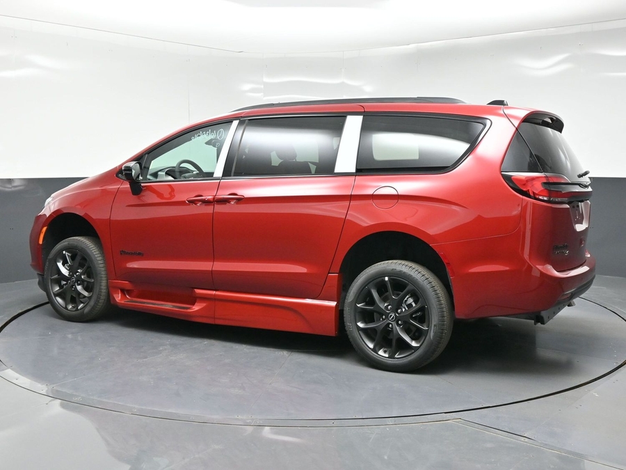 Red Chrysler Pacifica image number 3