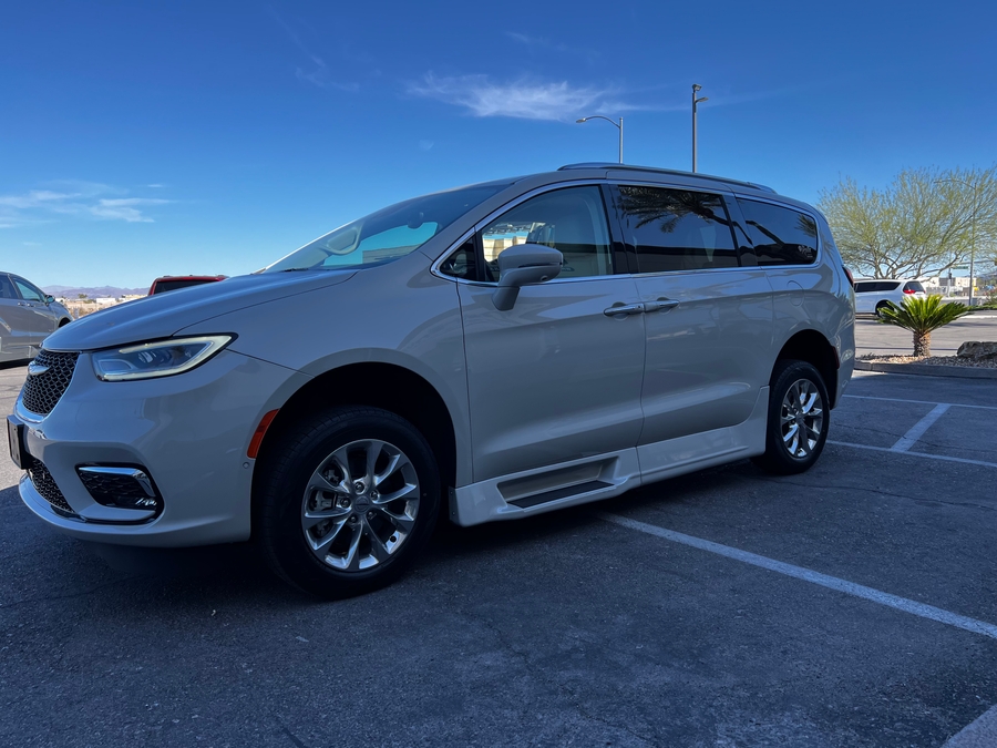 Used 2021 Chrysler Pacifica Touring L - RLX Side Entry Entry In Floor Automatic Ramp