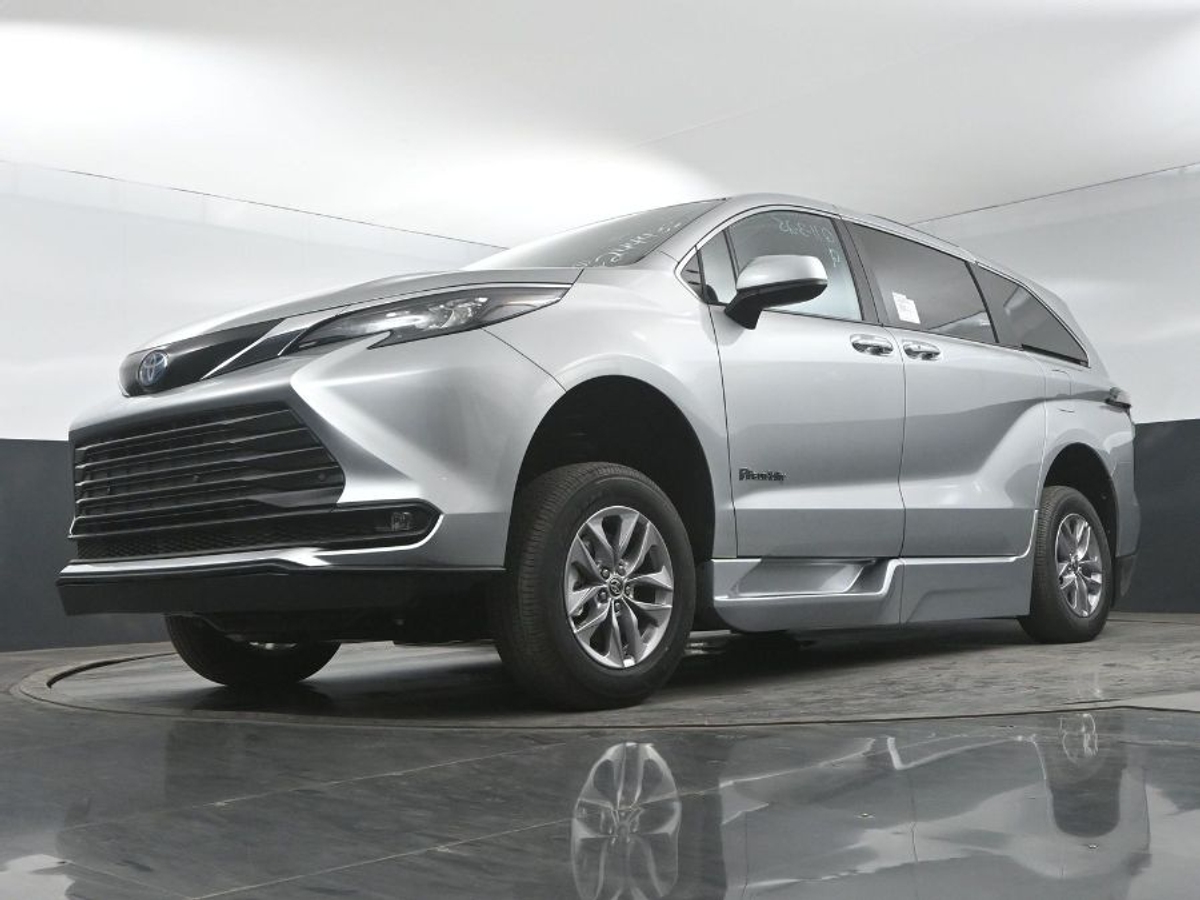 2025 TOYOTA SIENNA - Image 20