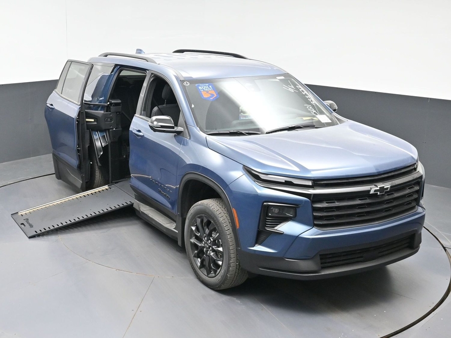 New 2026 Chevrolet Traverse 1LT Midnight - BraunAbility Side Entry Entry In Floor Automatic Ramp