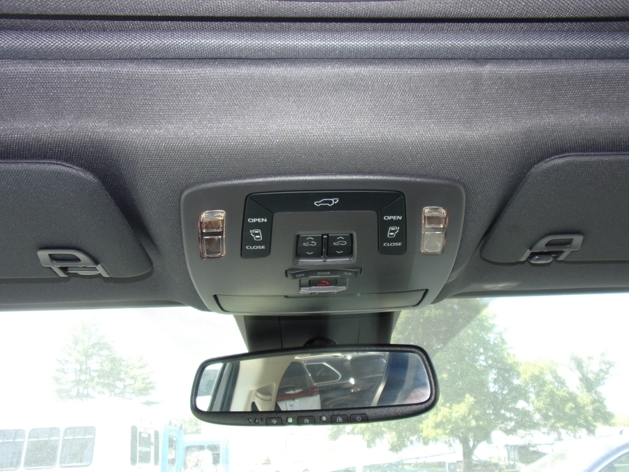 2021 Toyota Sienna XLE - Photo 13