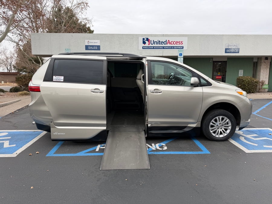Used 2017 Toyota Sienna XLE - VMI Side Entry Entry In Floor Automatic Ramp