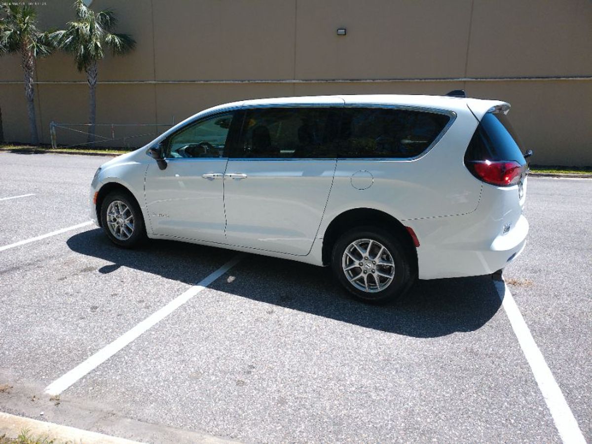 2024 CHRYSLER VOYAGER - Image 8