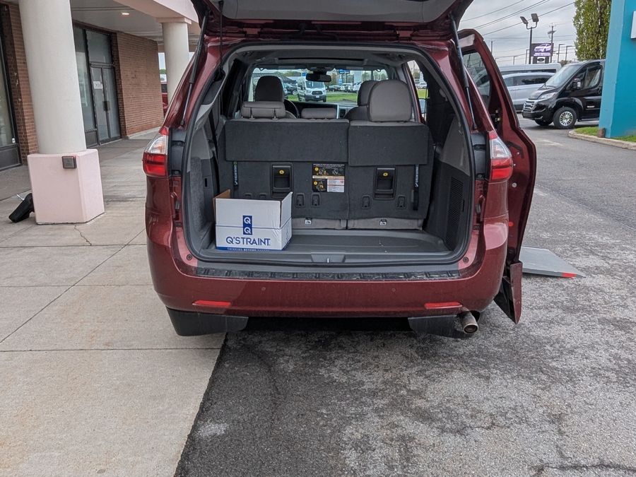 Used 2019 Toyota Sienna XLE - VMI Side Entry Entry In Floor Automatic Ramp