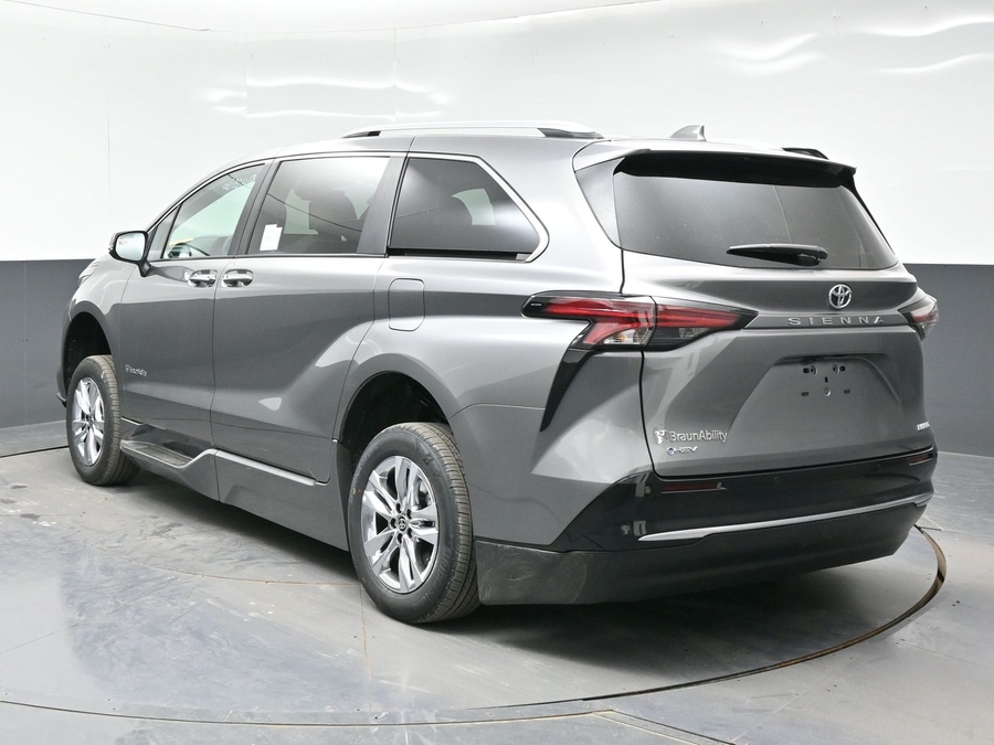 New 2026 Toyota Sienna Hybrid Limited - BraunAbility Side Entry Entry In Floor Automatic Ramp