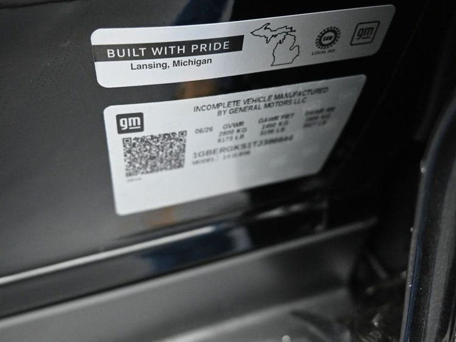 New 2026 Chevrolet Traverse 1LT - BraunAbility Side Entry In Floor Automatic Ramp