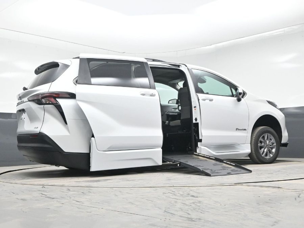 2025 TOYOTA SIENNA - Image 22
